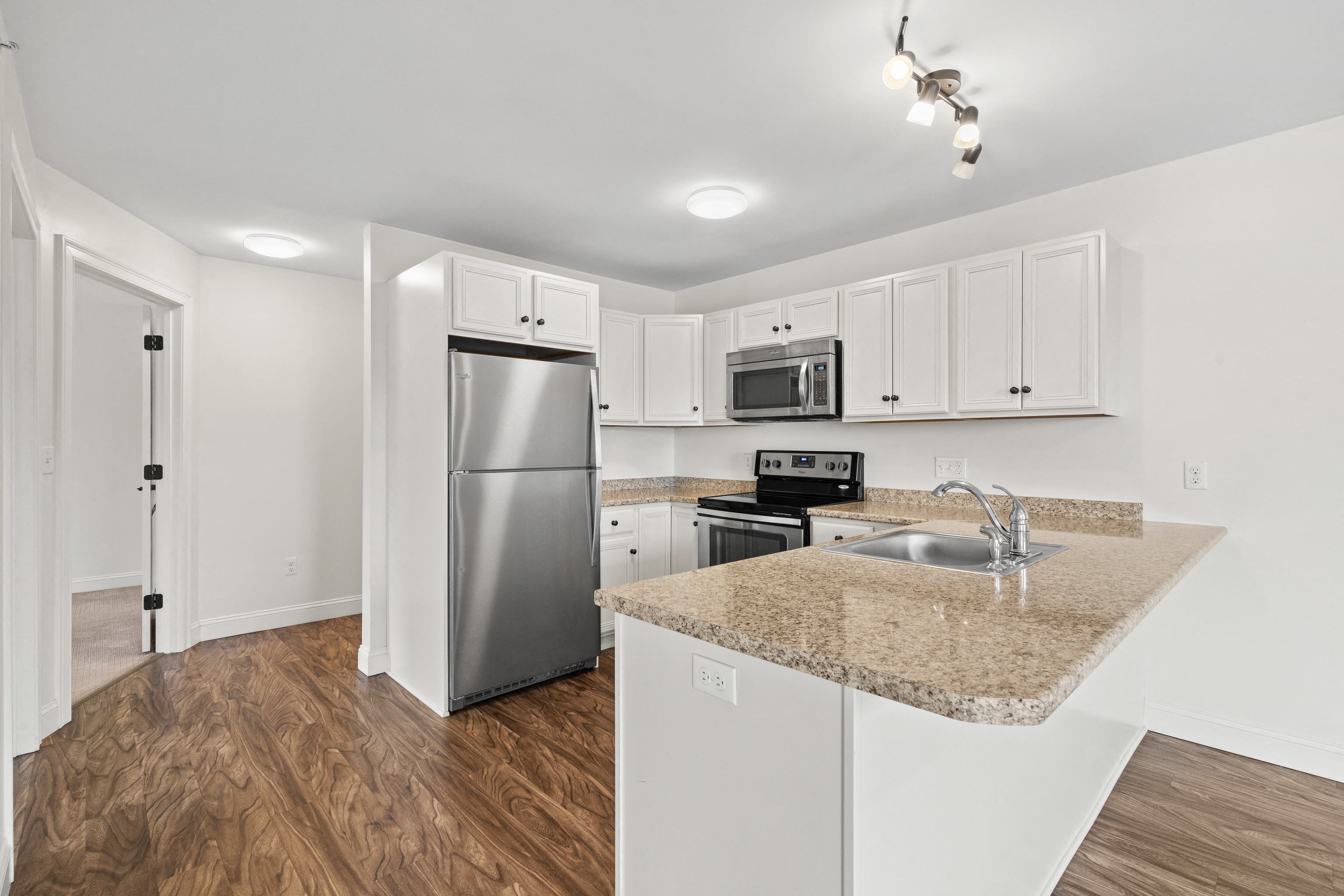 http://cdn.rentcafe.com/dmslivecafe/2/131688/Blue Sruce Farms Interiors-19.jpg